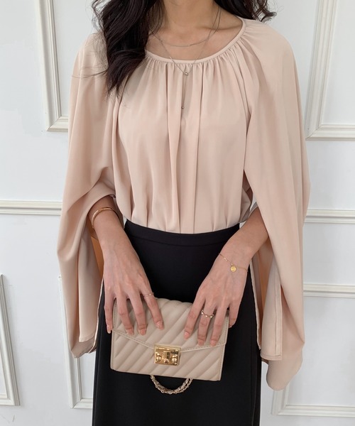 ECLIN（エクラン）の「フレアスリーブスリットブラウス（シャツ/ブラウス・レディース・ブラック/ベージュ/モカ・L/M）」の2枚目の写真