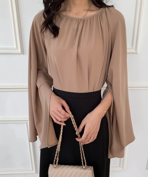 ECLIN（エクラン）の「フレアスリーブスリットブラウス（シャツ/ブラウス・レディース・ブラック/ベージュ/モカ・L/M）」の14枚目の写真