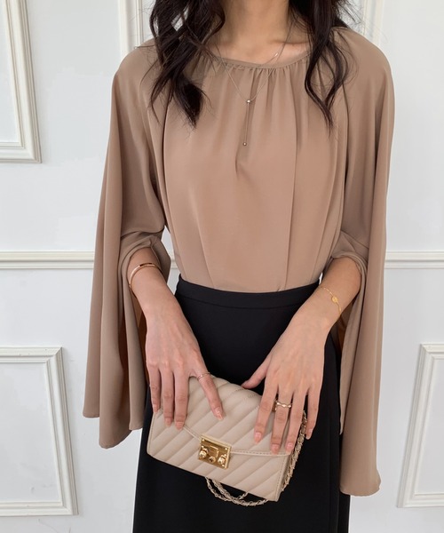 ECLIN（エクラン）の「フレアスリーブスリットブラウス（シャツ/ブラウス・レディース・ブラック/ベージュ/モカ・L/M）」の17枚目の写真