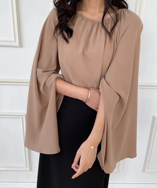 ECLIN（エクラン）の「フレアスリーブスリットブラウス（シャツ/ブラウス・レディース・ブラック/ベージュ/モカ・L/M）」の18枚目の写真