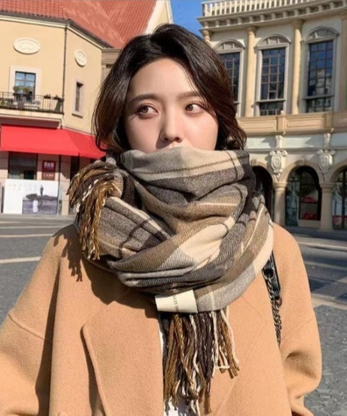 yuue' ( wear )(ユーイ)の「チェック柄大判マフラー(マフラー・レディース・ブルー/ブラウン・FREE)」の3枚目の写真