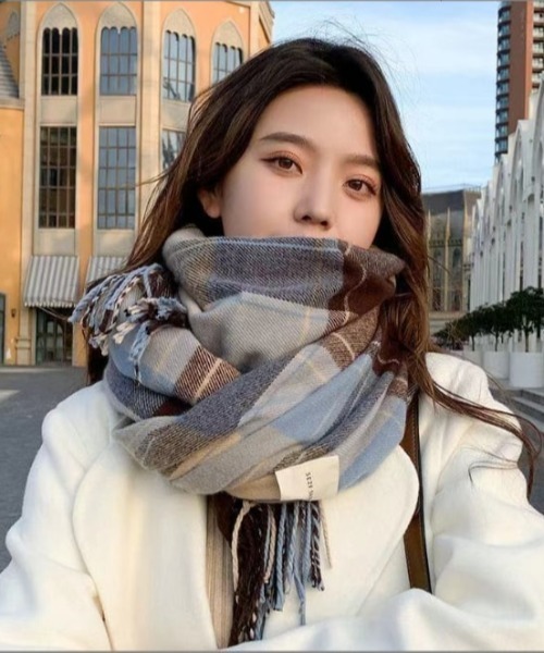 yuue' ( wear )(ユーイ)の「チェック柄大判マフラー(マフラー・レディース・ブルー/ブラウン・FREE)」の6枚目の写真
