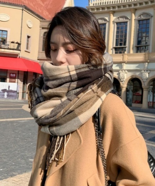 yuue' ( wear )(ユーイ)の「チェック柄大判マフラー(マフラー・レディース・ブルー/ブラウン・FREE)」の9枚目の写真