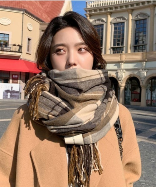 yuue' ( wear )(ユーイ)の「チェック柄大判マフラー(マフラー・レディース・ブルー/ブラウン・FREE)」の11枚目の写真