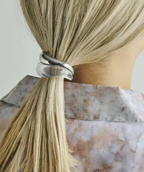 GOLDY(ゴールディ)の「【GOLDY】ニュアンス ライン クリア × メタル ヘアカフ / 6221242 ※(ヘアゴム・レディース・ゴールド系その他/シルバー系その他/シルバー/ゴールド・FREE)」の2枚目の写真