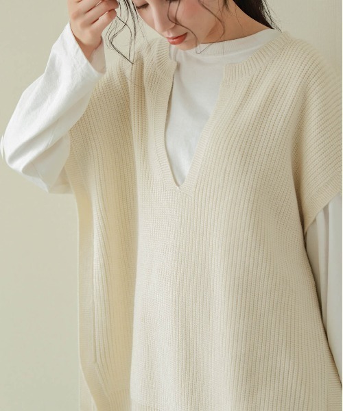 La-gemme（ラジェム）の「【Yukiさんコラボ】キーネックニットベスト（ベスト・レディース・ブラウン/グレイッシュベージュ/ブラック/ホワイト・フリー）」の17枚目の写真