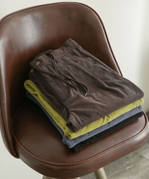 SENSE OF PLACE by URBAN RESEARCH（センスオブプレイスバイアーバンリサーチ）の「コーデュロイタックテーパードパンツ（その他パンツ・メンズ・ブラウン/オリーブ/ブルー/ブラック・LARGE/MEDIUM）」の3枚目の写真