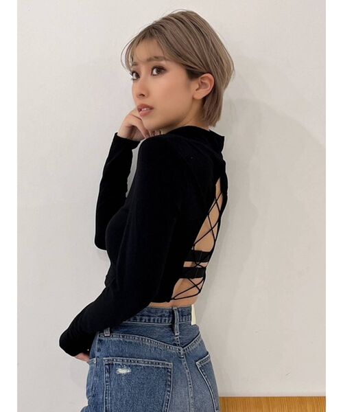 GYDA(ジェイダ)の「BACKレースアップハイネックトップス(Tシャツ/カットソー・レディース・ブラック/オフホワイト・FREE)」の4枚目の写真