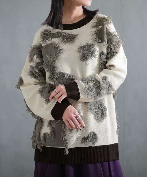 osharewalker（オシャレウォーカー）の「『ニュアンスアート柄ニット』（ニット/セーター・レディース・オフホワイト・FREE）」の2枚目の写真