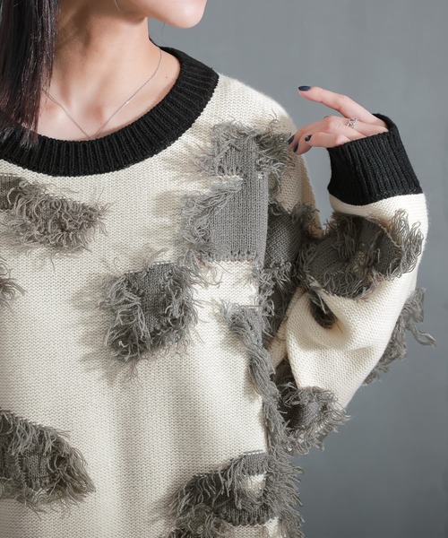 osharewalker（オシャレウォーカー）の「『ニュアンスアート柄ニット』（ニット/セーター・レディース・オフホワイト・FREE）」の4枚目の写真