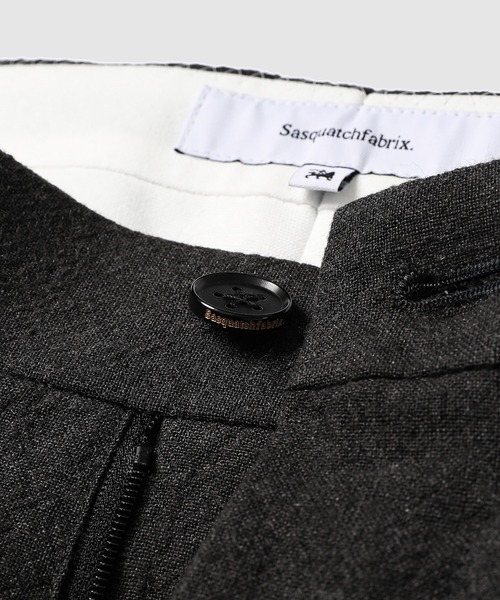 SASQUATCHfabrix.(サスクワァッチファブリックス)の「"SEMI FLARE SILHOUETTE” SLACKS(スラックス・メンズ・チャコールグレー・L/M)」の3枚目の写真