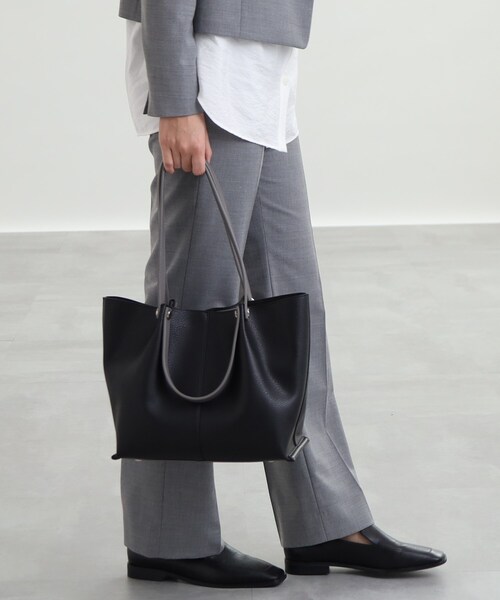 INDIVI(インディヴィ)の「◆ツーハンドルこなれバッグ(トートバッグ・レディース・オフホワイト/ブラック系4/ベージュ系4・00)」の16枚目の写真