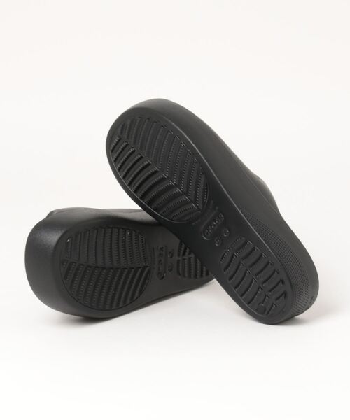 crocs(クロックス)の「【crocs】CLASSIC PLATFORM SLIDE(クロックス クラシック プラットフォーム スライド)208180【厚底】(サンダル・レディース・オフホワイト/ホワイト/ブラック・24.0cm/25.0cm/22.0cm/23.0cm)」の4枚目の写真