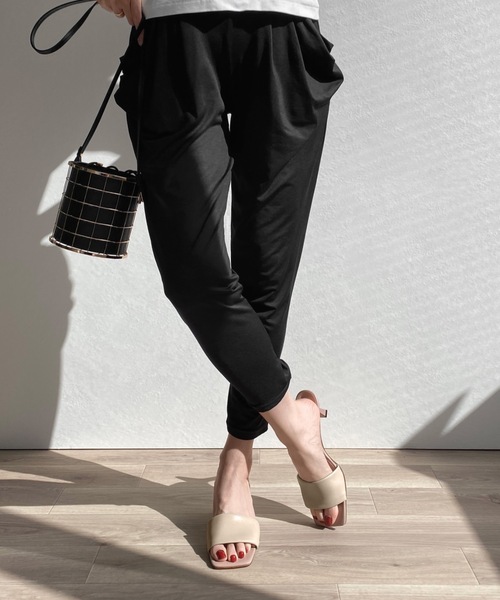 MAMIAN（マミアン）の「ワイドスクエアトゥ パデット ミュールサンダル (7.0cmヒール)（サンダル・レディース・ラベンダー/ホワイト/グレイッシュベージュ/ブラック/ベージュ系その他・M/L/S）」の3枚目の写真