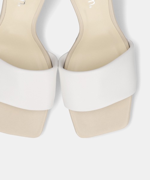 MAMIAN（マミアン）の「ワイドスクエアトゥ パデット ミュールサンダル (7.0cmヒール)（サンダル・レディース・ラベンダー/ホワイト/グレイッシュベージュ/ブラック/ベージュ系その他・M/L/S）」の9枚目の写真