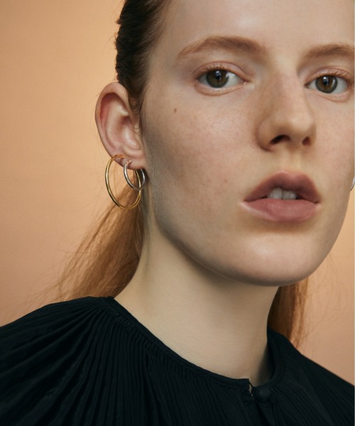 IRIS47(イリスフォーセブン)の「【IRIS 47】idea hoop earring S RB4(イヤリング・レディース・ゴールド/シルバー・FREE)」の9枚目の写真