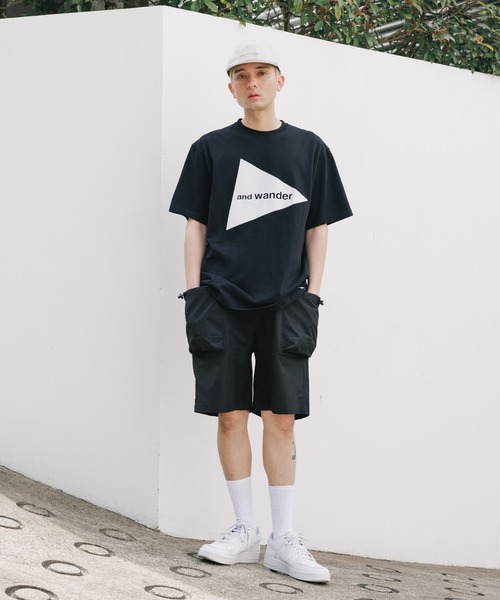 and wander(アンドワンダー)の「and wander/アンドワンダー big logo T 半袖Tシャツ(Tシャツ/カットソー・メンズ・ホワイト/ブラック・XL/M/L)」の4枚目の写真