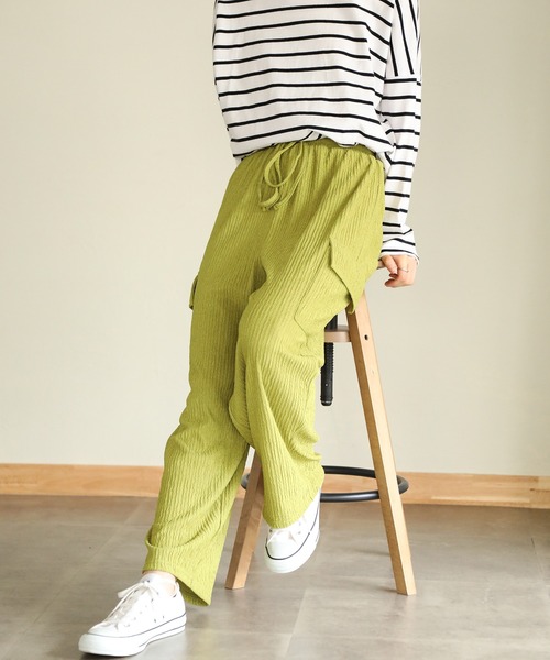 aity(アイティ)の「プリーツイージーワイドカーゴパンツ 夏服(カーゴパンツ・レディース・ベージュ/ブラック/ライトグリーン・M)」の3枚目の写真