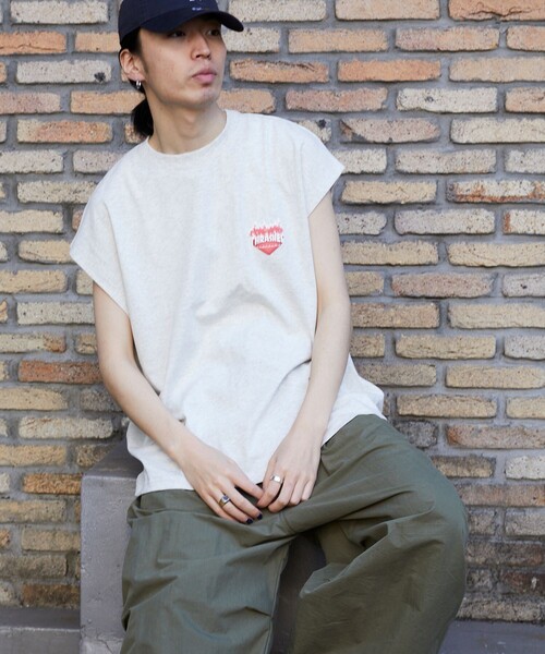 FREAK'S STORE(フリークスストア)の「【限定展開】THRASHER×FREAK'S STORE/スラッシャー 別注 ビッグシルエット ワンポイント フレイム ハートロゴ ドロップショルダーTシャツ(Tシャツ/カットソー・メンズ・アッシュグレー/ブラック/ホワイト・SMALL/MEDIUM/LARGE)」の3枚目の写真