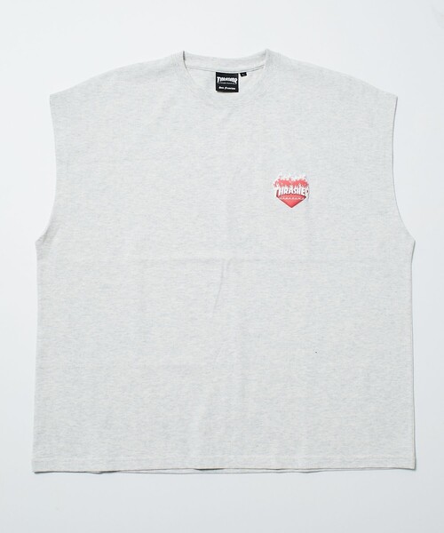 FREAK'S STORE(フリークスストア)の「【限定展開】THRASHER×FREAK'S STORE/スラッシャー 別注 ビッグシルエット ワンポイント フレイム ハートロゴ ドロップショルダーTシャツ(Tシャツ/カットソー・メンズ・アッシュグレー/ブラック/ホワイト・SMALL/MEDIUM/LARGE)」の8枚目の写真