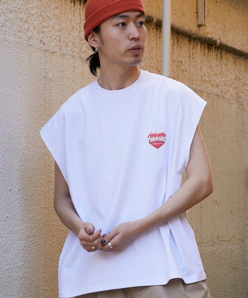 FREAK'S STORE(フリークスストア)の「【限定展開】THRASHER×FREAK'S STORE/スラッシャー 別注 ビッグシルエット ワンポイント フレイム ハートロゴ ドロップショルダーTシャツ(Tシャツ/カットソー・メンズ・アッシュグレー/ブラック/ホワイト・SMALL/MEDIUM/LARGE)」の10枚目の写真