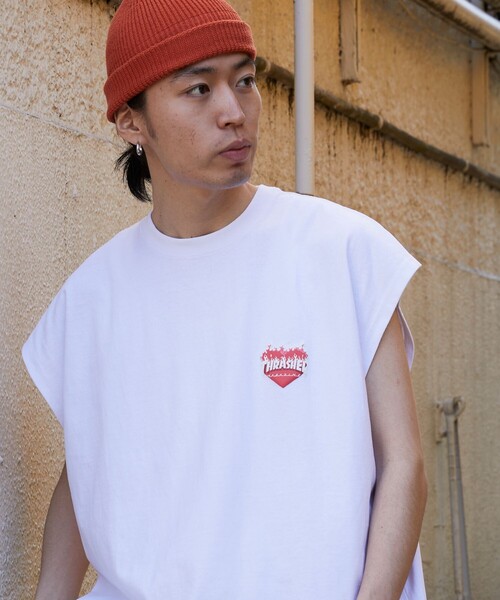 FREAK'S STORE(フリークスストア)の「【限定展開】THRASHER×FREAK'S STORE/スラッシャー 別注 ビッグシルエット ワンポイント フレイム ハートロゴ ドロップショルダーTシャツ(Tシャツ/カットソー・メンズ・アッシュグレー/ブラック/ホワイト・SMALL/MEDIUM/LARGE)」の13枚目の写真