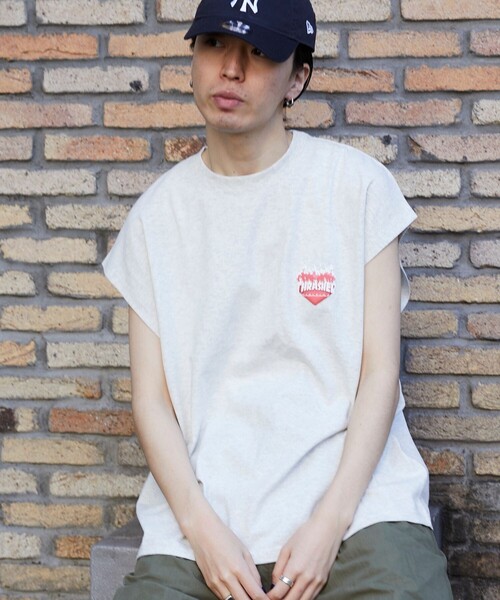 FREAK'S STORE(フリークスストア)の「【限定展開】THRASHER×FREAK'S STORE/スラッシャー 別注 ビッグシルエット ワンポイント フレイム ハートロゴ ドロップショルダーTシャツ(Tシャツ/カットソー・メンズ・アッシュグレー/ブラック/ホワイト・SMALL/MEDIUM/LARGE)」の21枚目の写真