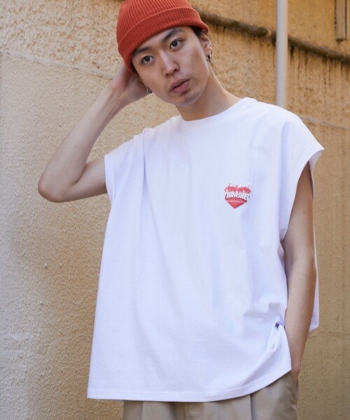 FREAK'S STORE(フリークスストア)の「【限定展開】THRASHER×FREAK'S STORE/スラッシャー 別注 ビッグシルエット ワンポイント フレイム ハートロゴ ドロップショルダーTシャツ(Tシャツ/カットソー・メンズ・アッシュグレー/ブラック/ホワイト・SMALL/MEDIUM/LARGE)」の9枚目の写真