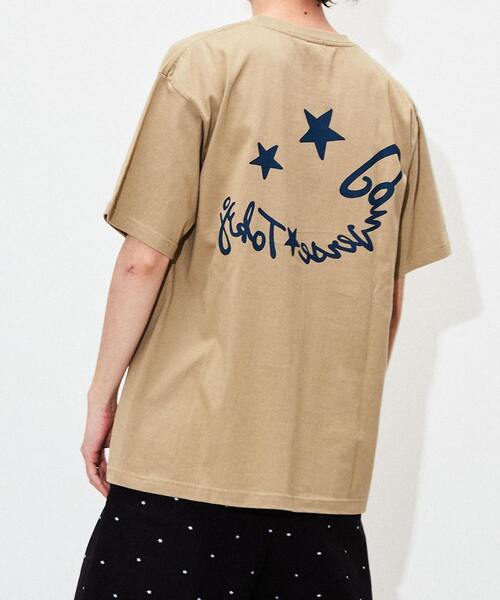 CONVERSE TOKYO(コンバーストウキョウ)の「反転FACEロゴTシャツ(Tシャツ/カットソー・メンズ・グリーン/ベージュ/ホワイト・SMALL/MEDIUM)」の3枚目の写真