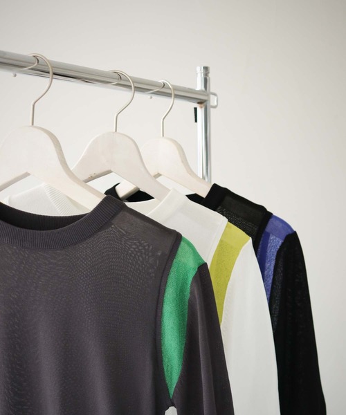 cheriella(シェリエラ)の「【cheriella】WEB限定配色ラインシアーニット WEB LIMITED CONTRAST LINE SHEER KNIT(ニット/セーター・レディース・チャコールグレー/オフホワイト/ブラック・M)」の4枚目の写真