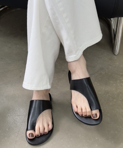 mebole(メボレ)の「トングサンダル(サンダル・レディース・ブラック/アイボリー・SMALL/MEDIUM/LARGE)」の2枚目の写真