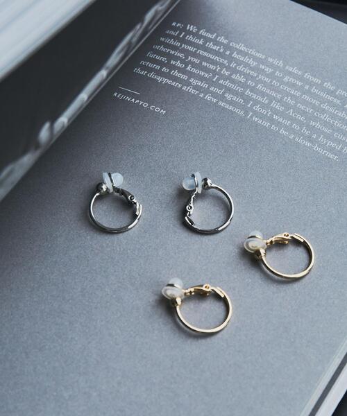 BEAUTY&YOUTH UNITED ARROWS(ビューティーアンドユースユナイテッドアローズ)の「スモールフープ イヤリング17mm(イヤリング・レディース・シルバー/ゴールド・FREE)」の2枚目の写真