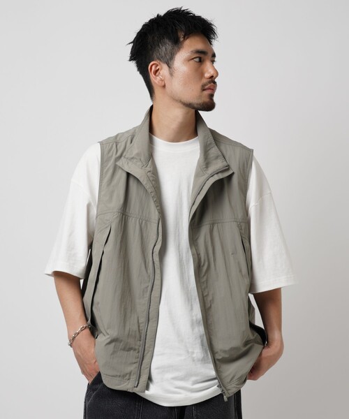 FREAK'S STORE（フリークスストア）の「リラックスフィット スタンドネック ナイロン フルジップベスト（ベスト・メンズ・ブルーグリーン/ブラック・LARGE/MEDIUM）」の8枚目の写真