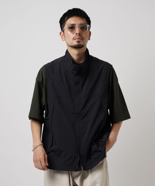 FREAK'S STORE（フリークスストア）の「リラックスフィット スタンドネック ナイロン フルジップベスト（ベスト・メンズ・ブルーグリーン/ブラック・LARGE/MEDIUM）」の7枚目の写真