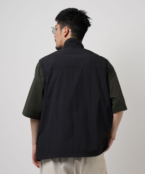 FREAK'S STORE（フリークスストア）の「リラックスフィット スタンドネック ナイロン フルジップベスト（ベスト・メンズ・ブルーグリーン/ブラック・LARGE/MEDIUM）」の15枚目の写真