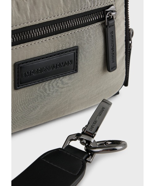 EMPORIO ARMANI(エンポリオアルマーニ)の「【エンポリオ アルマーニ】トラベルポーチ シワ加工ナイロン製(ポーチ・メンズ・ベージュ×ブラック/ブラック・FREE)」の6枚目の写真