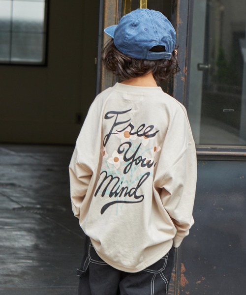 PAIRMANON STREET(ペアマノンストリート)の「【PAIRMANON STREET】【かぞくおそろい】ビッグシルエット 長袖プリントTシャツ(Tシャツ/カットソー・キッズ・ベージュ系その他2/ホワイト系その他/パープル系その他/ブルー系その他/オレンジ系その他/グリーン系その他2/その他/ブルー系その他2/マスタード/ブラック系その他/グリーン系その他/ブラック系その他4/ベージュ系その他/グリーン系その他3/ブルー系その他4/ブラック系その他3/ブルー系その他3/ブラック系その他2/テラコッタ/イエロー系その他・90/100/130/140/120/150/110)」の9枚目の写真