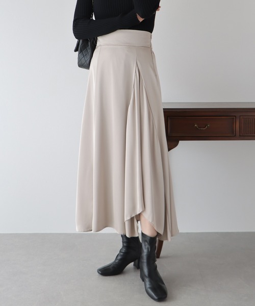 BLUEEAST（ブルーイースト）の「サテンラッフルスカート（スカート・レディース・チャコールグレー/グレイッシュベージュ/ブラック・MEDIUM）」の4枚目の写真