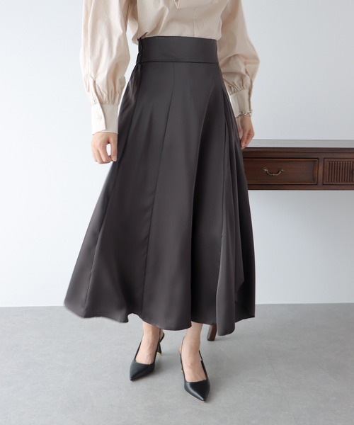 BLUEEAST（ブルーイースト）の「サテンラッフルスカート（スカート・レディース・チャコールグレー/グレイッシュベージュ/ブラック・MEDIUM）」の14枚目の写真