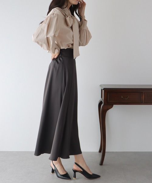 BLUEEAST（ブルーイースト）の「サテンラッフルスカート（スカート・レディース・チャコールグレー/グレイッシュベージュ/ブラック・MEDIUM）」の13枚目の写真