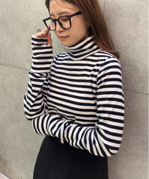 one after another NICE CLAUP(ワンアフターアナザーナイスクラップ)の「NCイニシャルハイネックトップス【ZOZO限定商品】(Tシャツ/カットソー・レディース・ブラック/オフホワイト/ブラック×ホワイト/グレー×ホワイト・FREE)」の8枚目の写真