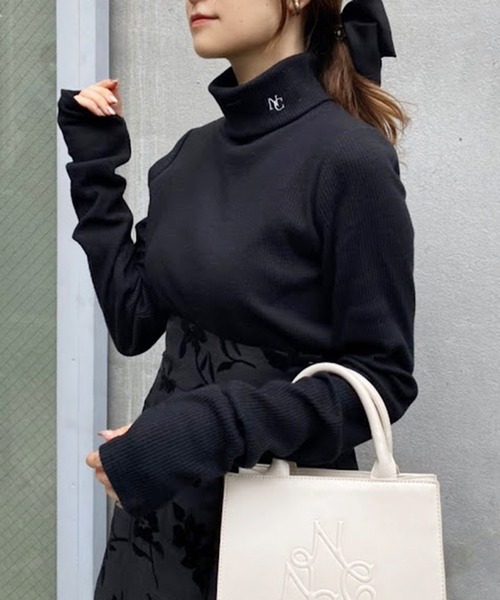 one after another NICE CLAUP(ワンアフターアナザーナイスクラップ)の「NCイニシャルハイネックトップス【ZOZO限定商品】(Tシャツ/カットソー・レディース・ブラック/オフホワイト/ブラック×ホワイト/グレー×ホワイト・FREE)」の21枚目の写真