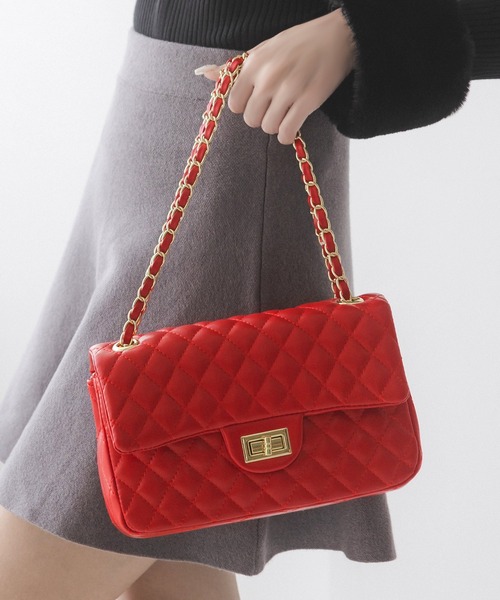 Julia Boutique（ジュリアブティック）の「キルティングスクエアチェーンバッグ（ショルダーバッグ・レディース・ブラック/ホワイト/レッド/ベージュ・ONE）」の4枚目の写真