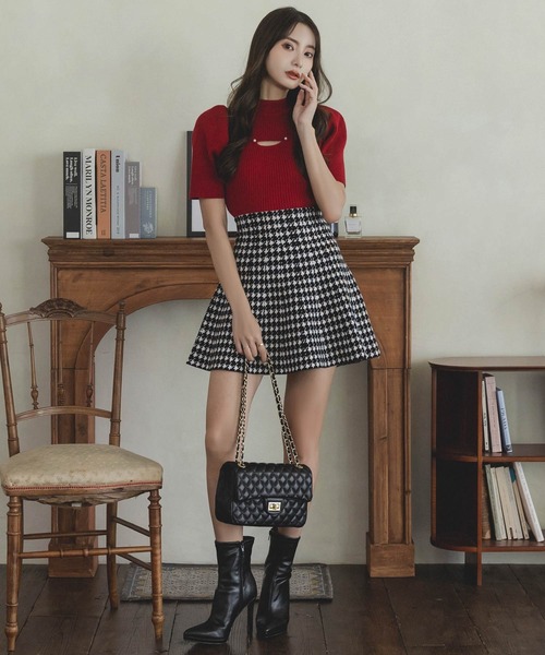 Julia Boutique（ジュリアブティック）の「キルティングスクエアチェーンバッグ（ショルダーバッグ・レディース・ブラック/ホワイト/レッド/ベージュ・ONE）」の8枚目の写真