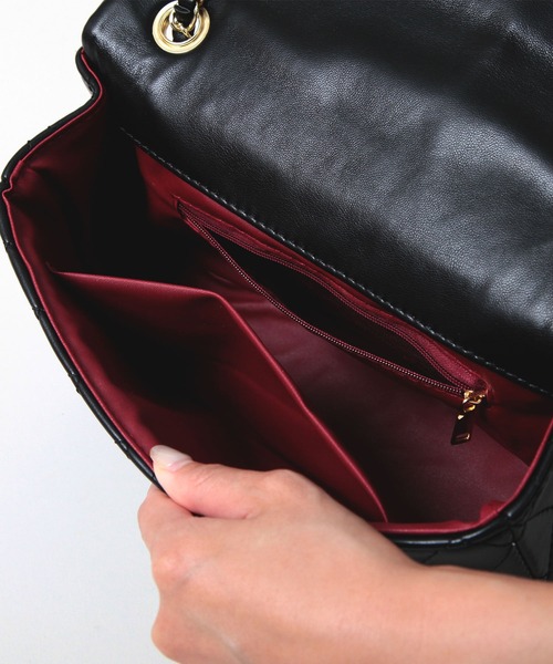 Julia Boutique（ジュリアブティック）の「キルティングスクエアチェーンバッグ（ショルダーバッグ・レディース・ブラック/ホワイト/レッド/ベージュ・ONE）」の19枚目の写真