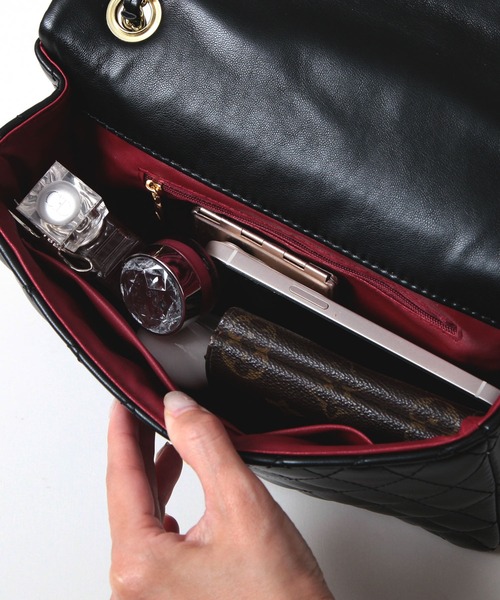 Julia Boutique（ジュリアブティック）の「キルティングスクエアチェーンバッグ（ショルダーバッグ・レディース・ブラック/ホワイト/レッド/ベージュ・ONE）」の20枚目の写真