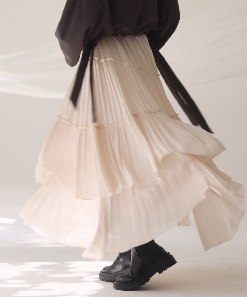 mellowneon(メロウネオン)の「ボリュームティアードスカート(スカート・レディース・アイボリー/ブラック・FREE/SMALL)」の4枚目の写真