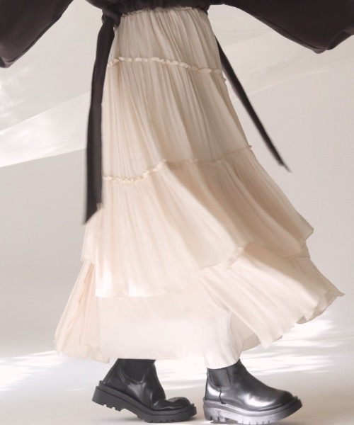 mellowneon(メロウネオン)の「ボリュームティアードスカート(スカート・レディース・アイボリー/ブラック・FREE/SMALL)」の18枚目の写真