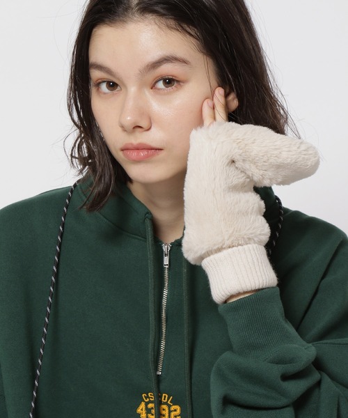 niko and...（ニコアンド）の「オリジナルフェイクファーボアストラップ付きミトン（手袋・レディース・ラベンダー/アイボリー/ブラック/モカ/ピンク/ブルー・FREE）」の4枚目の写真