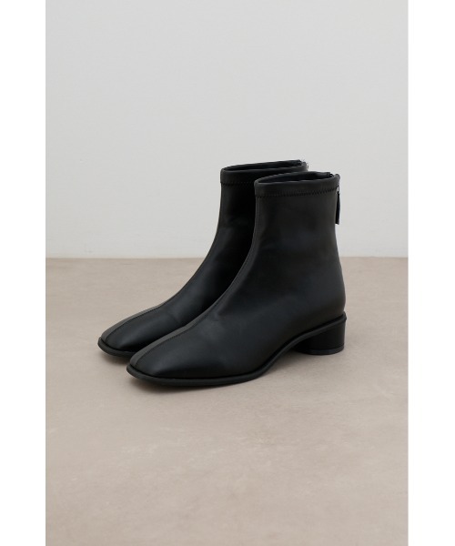 AZUL by moussy（アズールバイマウジー）の「サークルシェイプローヒールブーツ（ブーツ・レディース・アイボリー/ブラック・MEDIUM/SMALL/LARGE）」の2枚目の写真